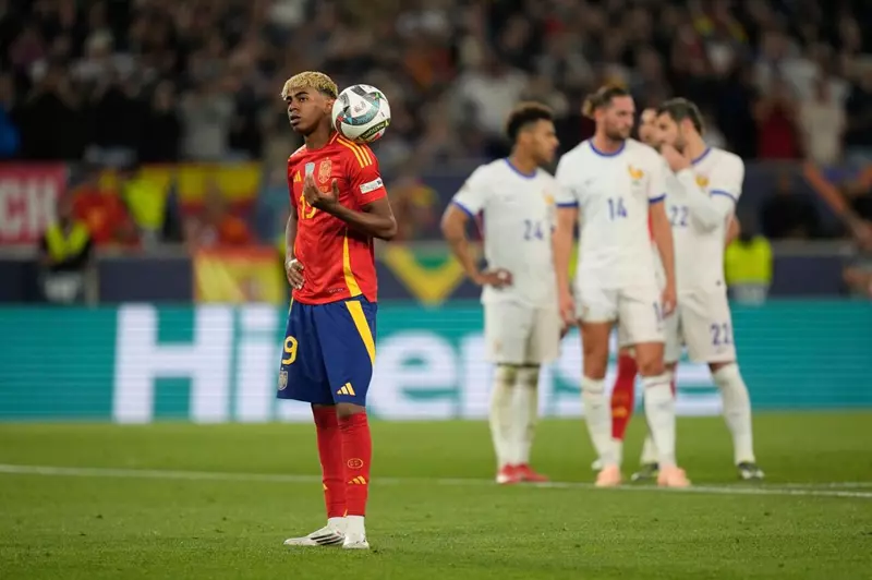 لاعب منتخب إسبانيا: إنجازات لامين يامال تذهل الجميع ونثق في تحقيق البطولة ضد البرتغال