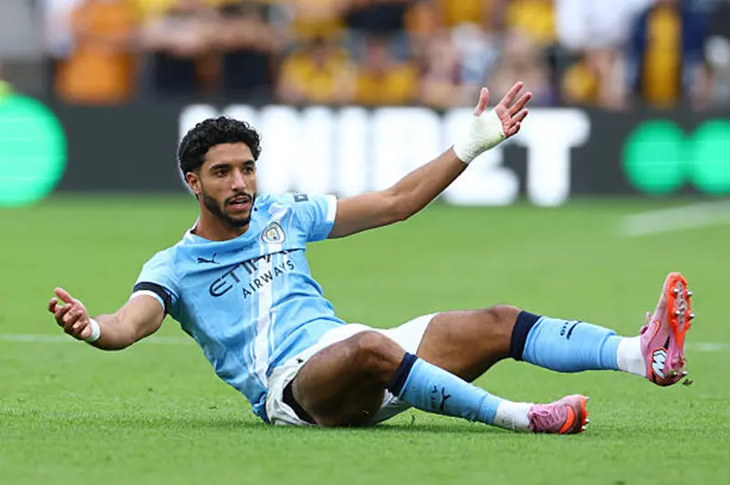 مرموش ينتظر مواجهة بورنموث بالدوري الإنجليزي